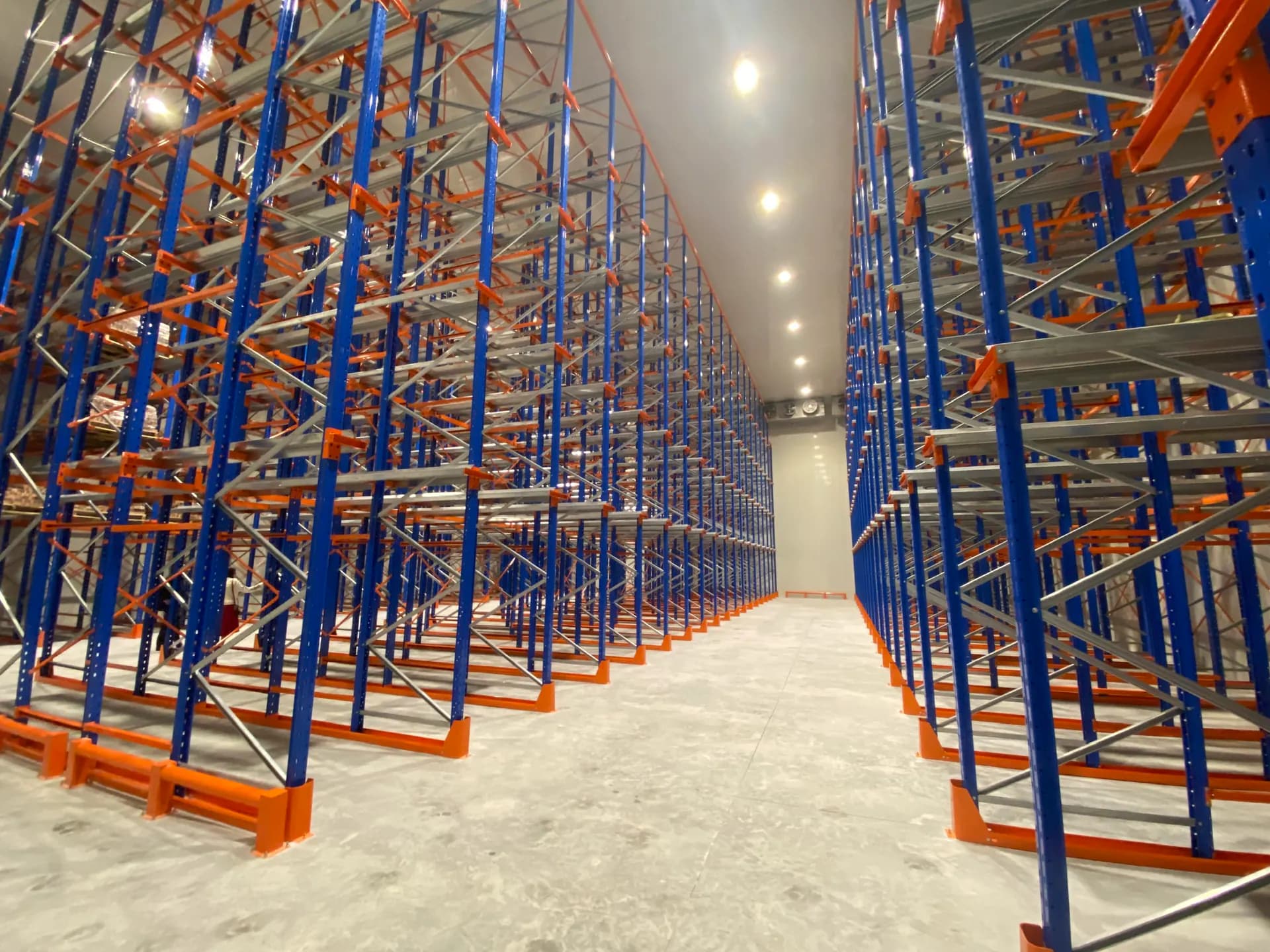 Kệ pallet kho hàng cao tầng do VietFactory triển khai