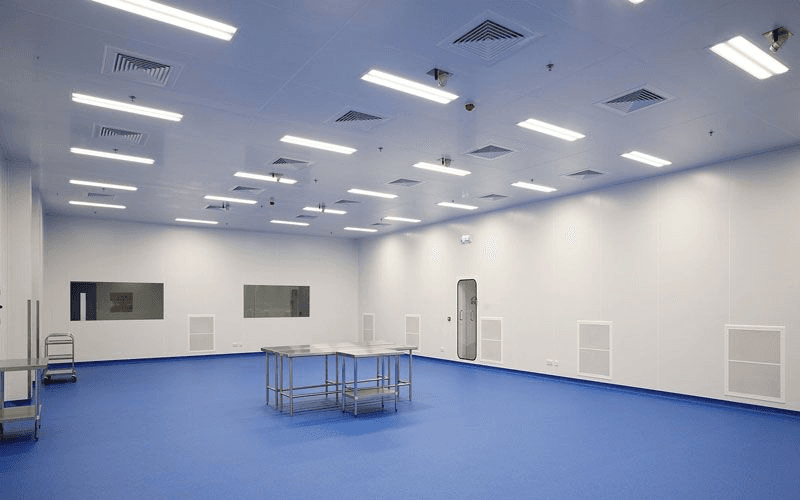 Không gian sản xuất sạch với sàn epoxy và hệ HVAC