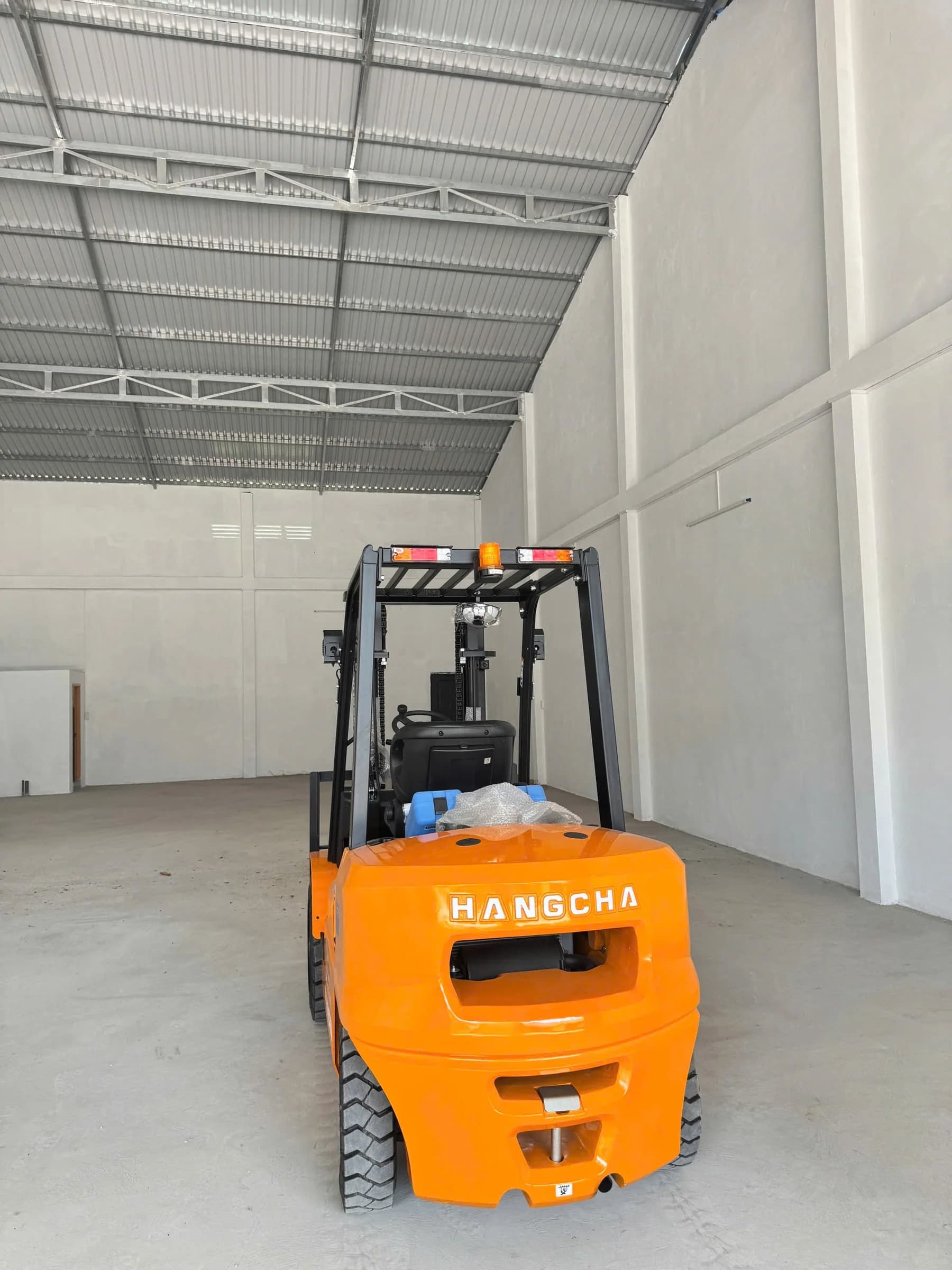 Góc nhìn phía sau xe nâng Hangcha