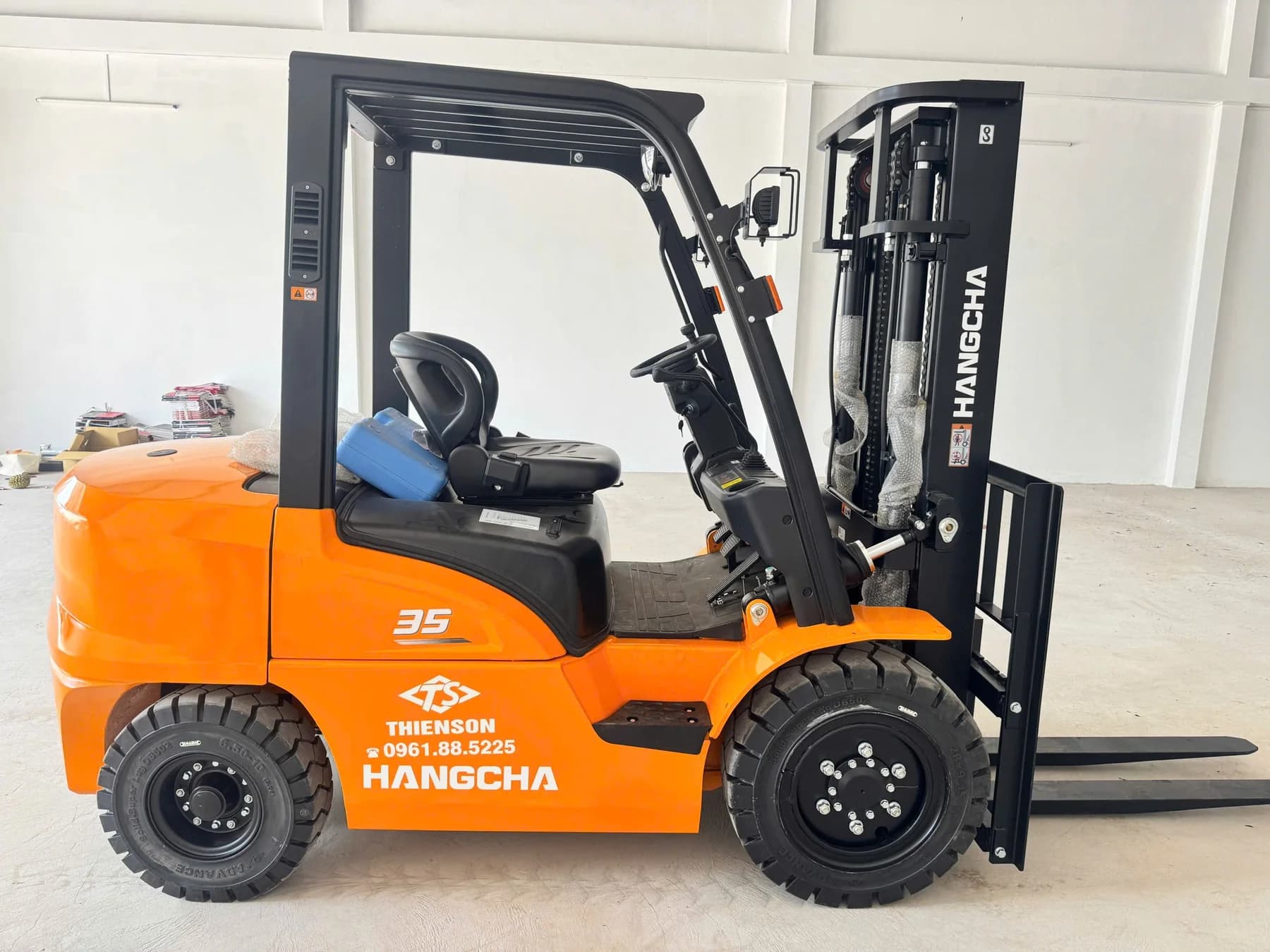 Góc ngang xe nâng Hangcha tải trọng 3,5 tấn