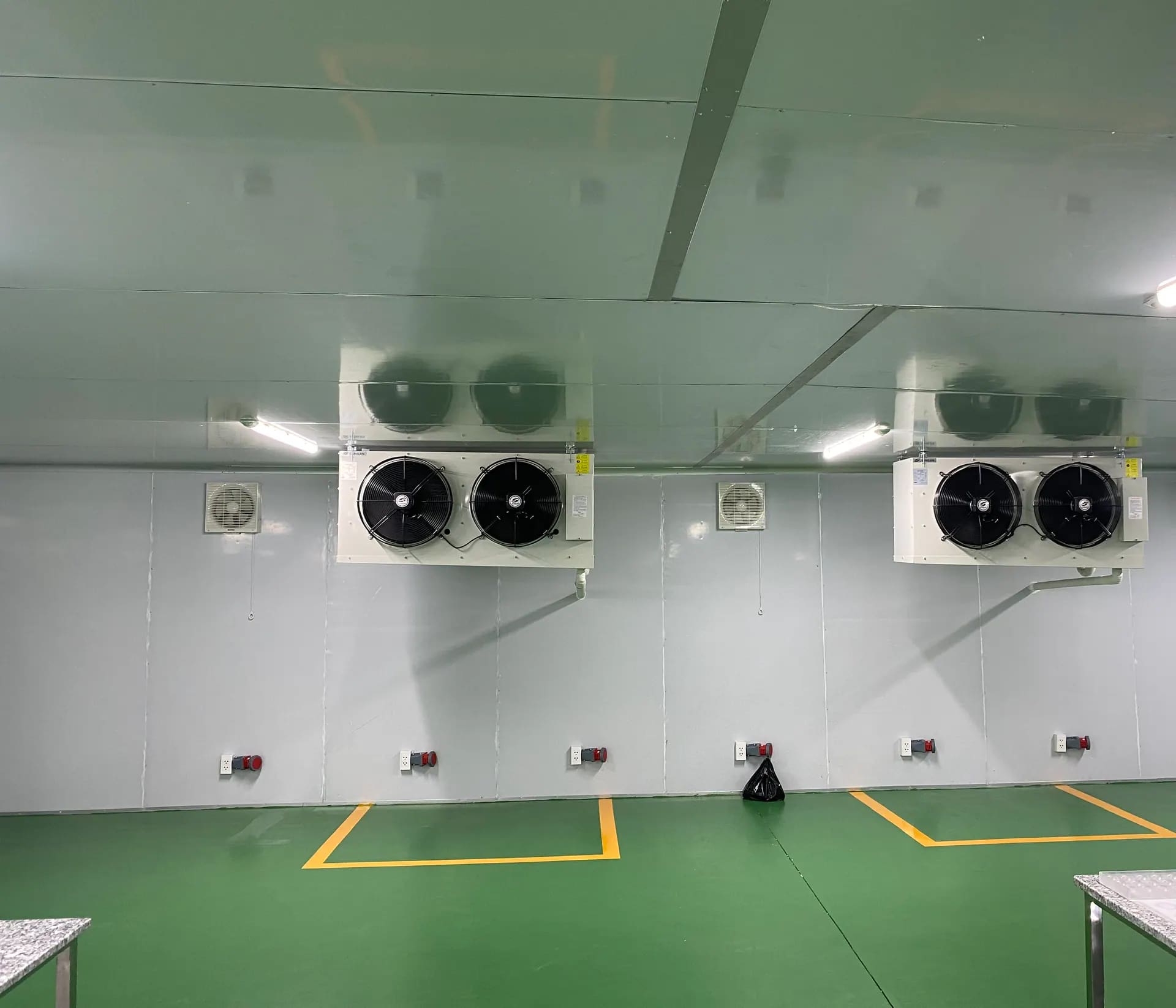Hệ thống dàn lạnh công nghiệp trong kho lạnh VietFactory