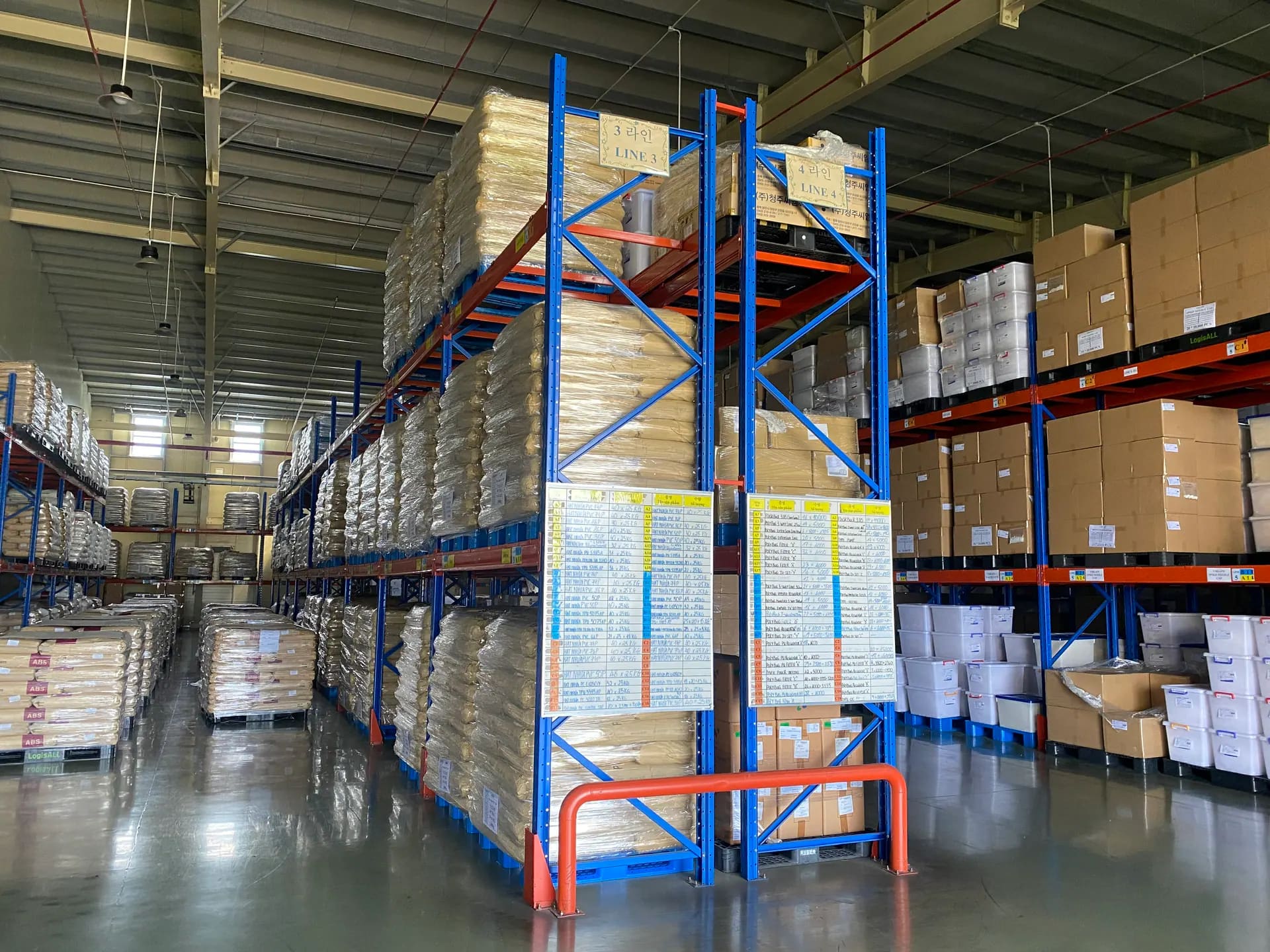 Kệ pallet kho hàng công nghiệp do VietFactory triển khai