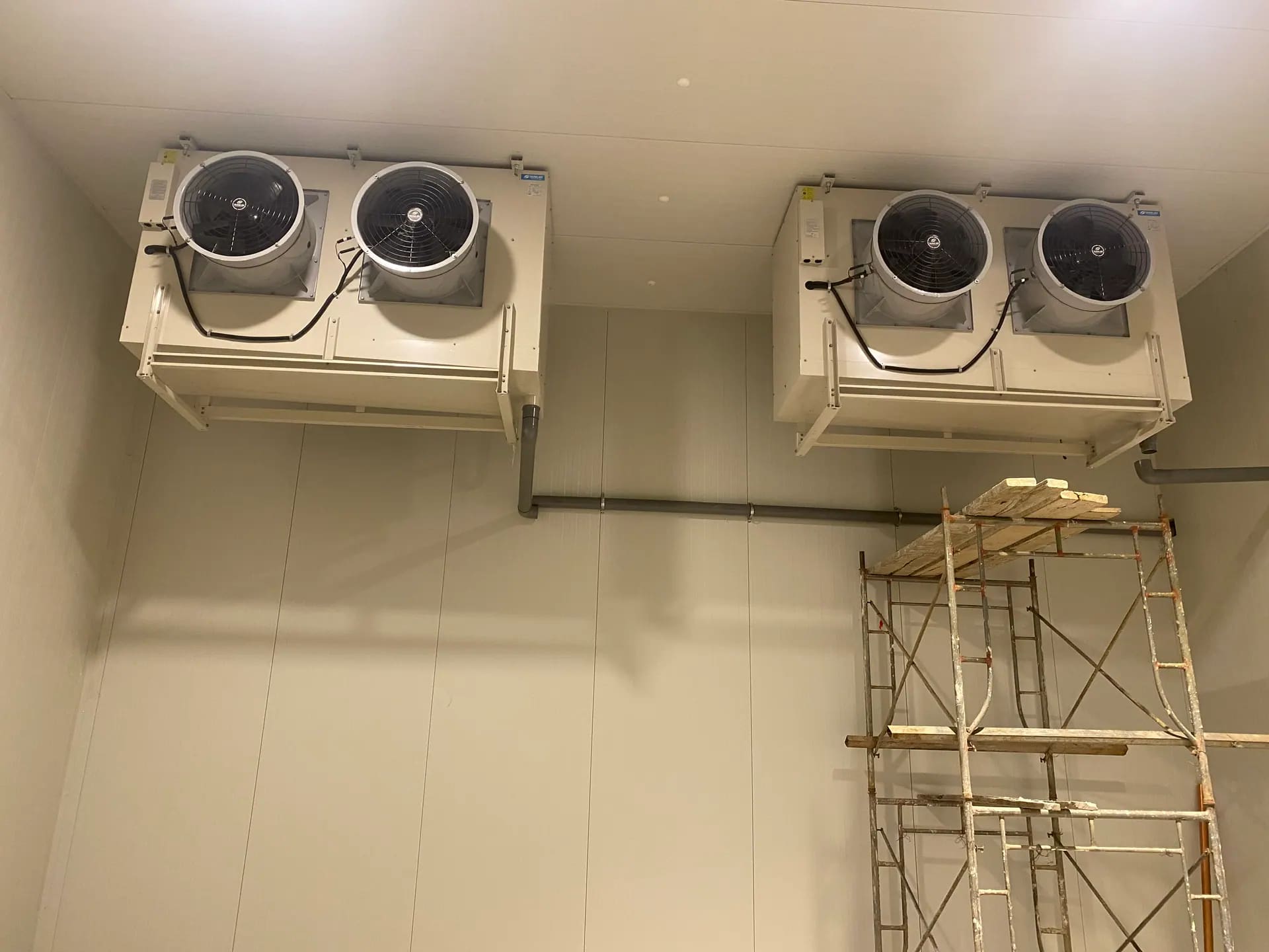 Lắp đặt dàn lạnh công nghiệp trong kho panel cách nhiệt